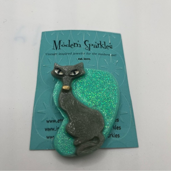Modern Sparkles Resin Cat Brooch Glitter Teal - Picture 4 of 4